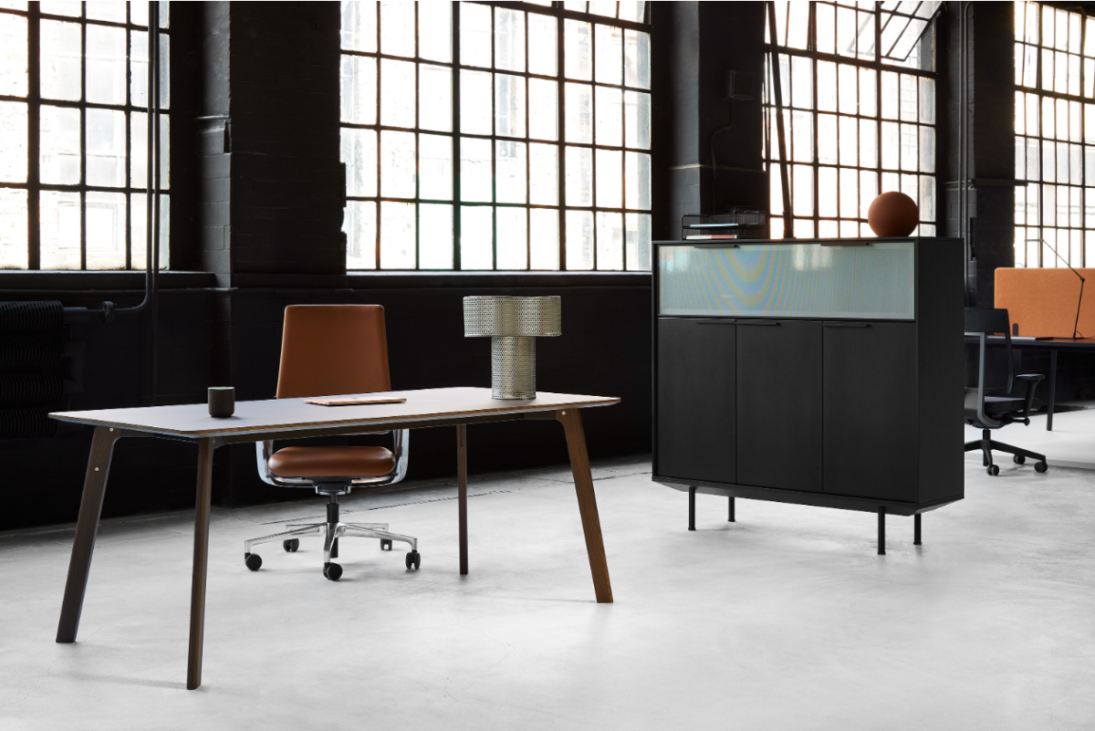 Oświetlenie biurka – 7 zasad, o&nbsp;których&nbsp;musisz pamiętać