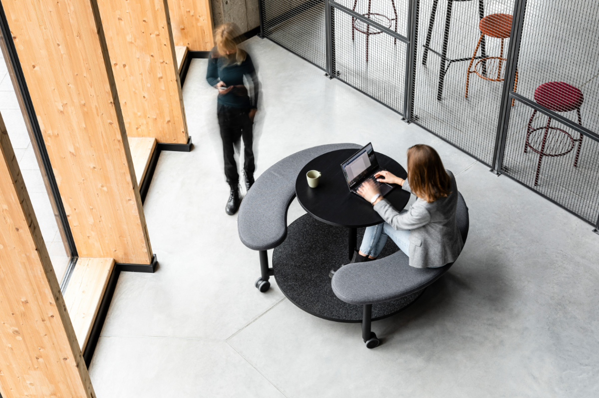 Biurowe meble na&nbsp;kółkach – jakie warto wybrać?